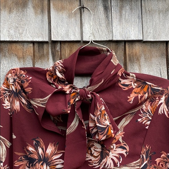 Patterned Blouse with Neck Tie - Picture 2 of 4